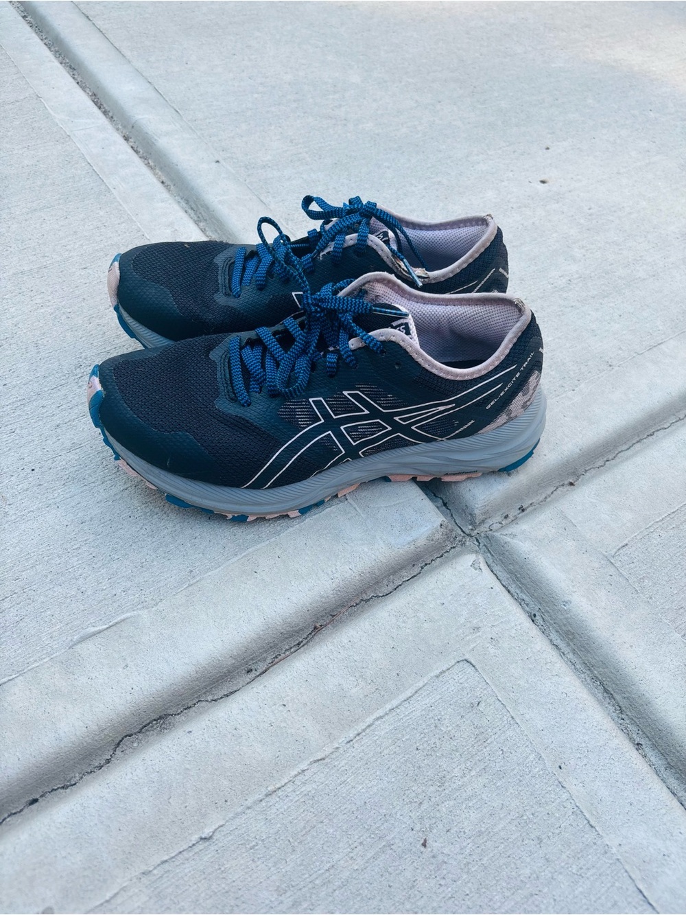 ASICS Gel Excite Trail Women's Black and Light Pink & Gray Running Shoes size 9